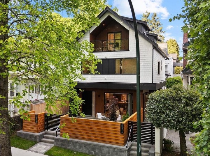 Photo 1 at 2 - 6318 Sophia Street, Main, Vancouver East