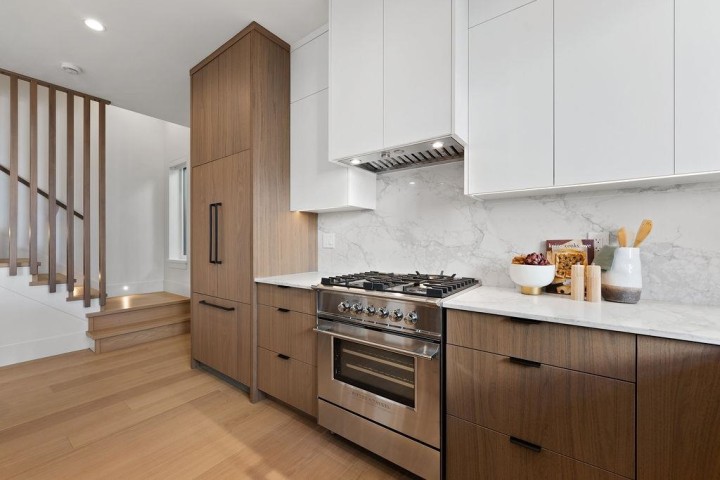 Photo 9 at 2 - 6318 Sophia Street, Main, Vancouver East