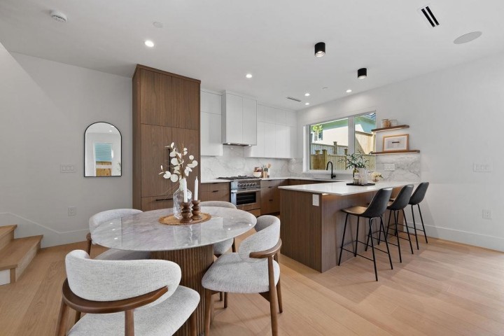 Photo 10 at 2 - 6318 Sophia Street, Main, Vancouver East