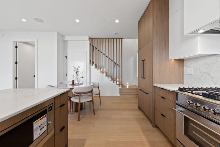 Photo 8 at 2 - 6318 Sophia Street, Main, Vancouver East