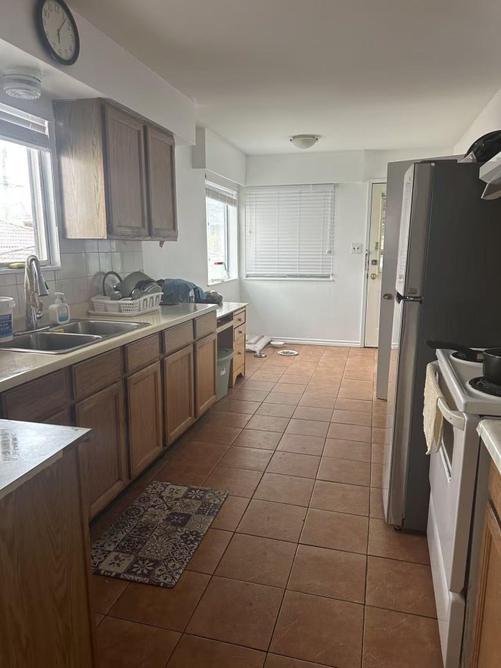 Photo 2 at 1380 E 54th Avenue, South Vancouver, Vancouver East