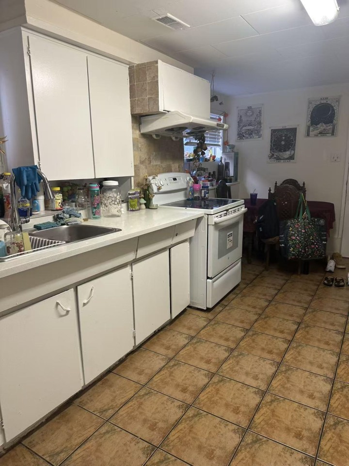 Photo 12 at 1380 E 54th Avenue, South Vancouver, Vancouver East