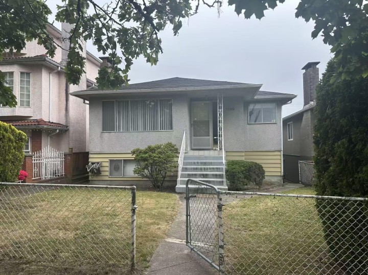 Photo 1 at 1380 E 54th Avenue, South Vancouver, Vancouver East