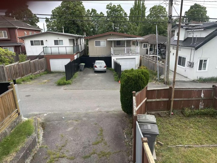 Photo 10 at 1380 E 54th Avenue, South Vancouver, Vancouver East