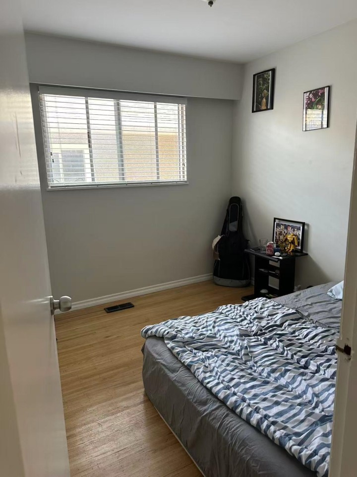 Photo 4 at 1380 E 54th Avenue, South Vancouver, Vancouver East