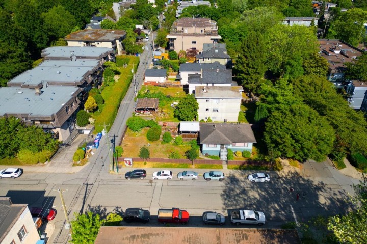 Photo 2 at 106 N Templeton Drive, Hastings, Vancouver East