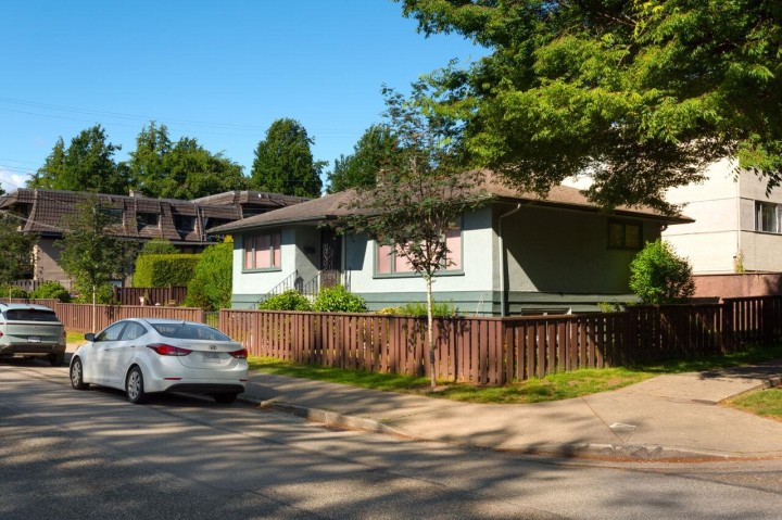 Photo 5 at 106 N Templeton Drive, Hastings, Vancouver East