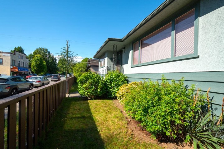 Photo 10 at 106 N Templeton Drive, Hastings, Vancouver East