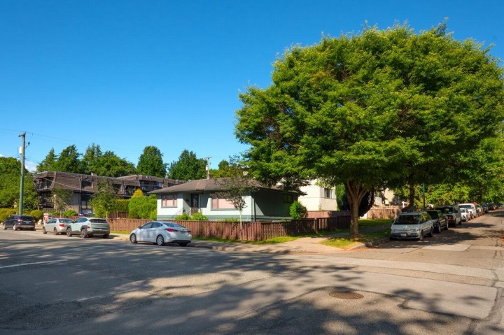 Photo 4 at 106 N Templeton Drive, Hastings, Vancouver East