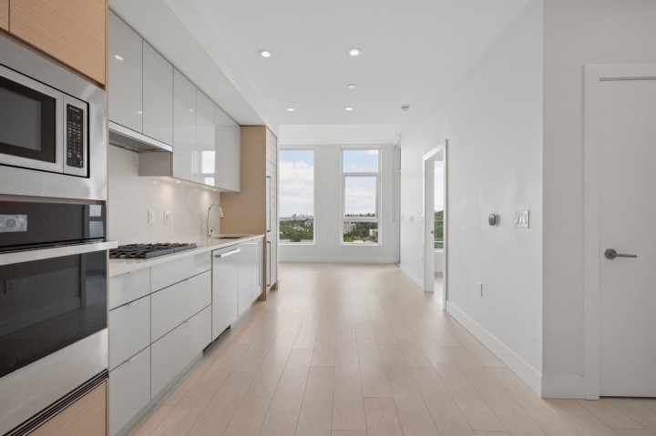 Photo 4 at 2304 - 3438 Sawmill Crescent, South Marine, Vancouver East