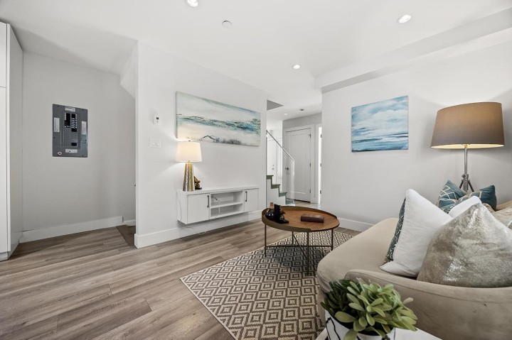Photo 6 at 5440 Rhodes Street, Collingwood VE, Vancouver East