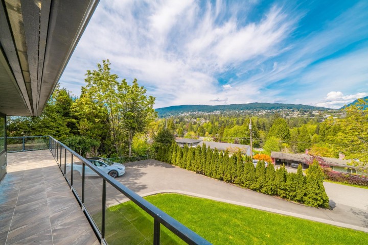 Photo 3 at 880 Jefferson Avenue, Sentinel Hill, West Vancouver