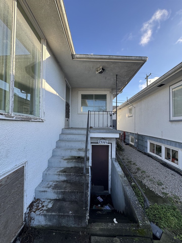Photo 3 at 7654 Fraser Street, South Vancouver, Vancouver East