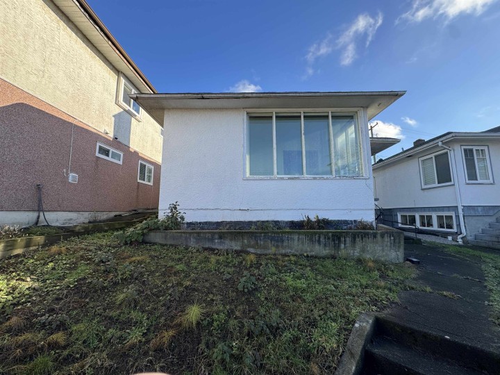 Photo 1 at 7654 Fraser Street, South Vancouver, Vancouver East