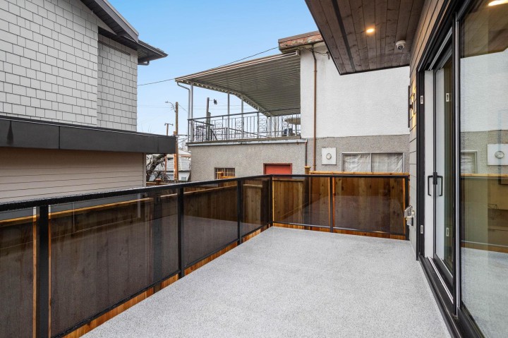 Photo 23 at 2 - 3275 Graveley Street, Renfrew VE, Vancouver East
