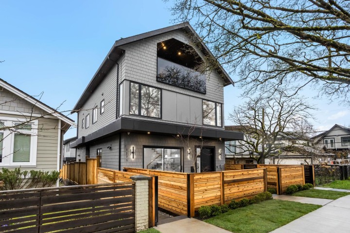 Photo 2 at 2 - 3275 Graveley Street, Renfrew VE, Vancouver East