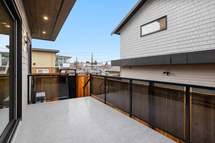 Photo 22 at 2 - 3275 Graveley Street, Renfrew VE, Vancouver East