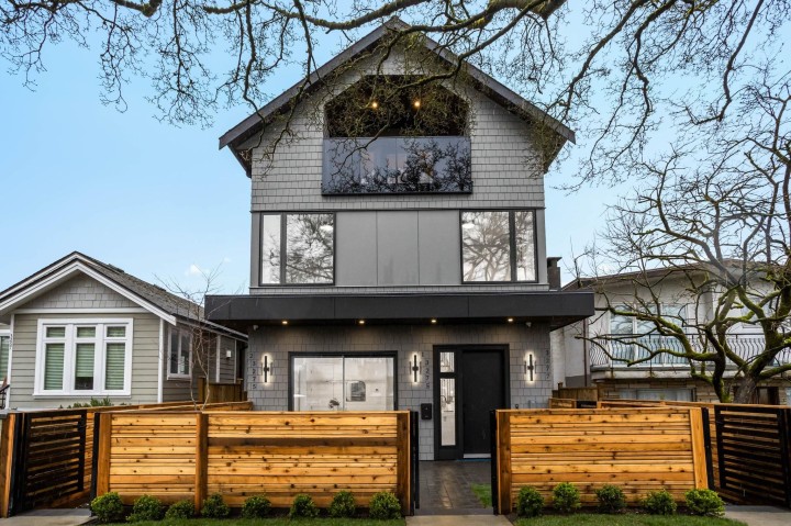 Photo 1 at 2 - 3275 Graveley Street, Renfrew VE, Vancouver East