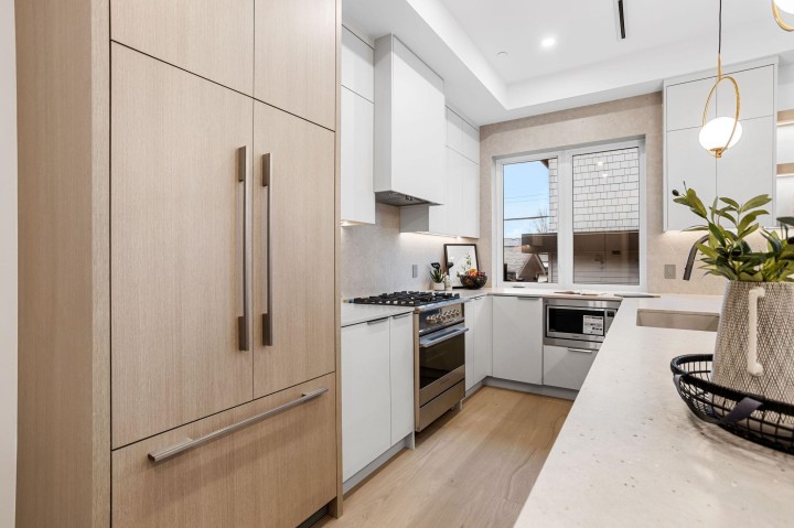 Photo 9 at 2 - 3275 Graveley Street, Renfrew VE, Vancouver East