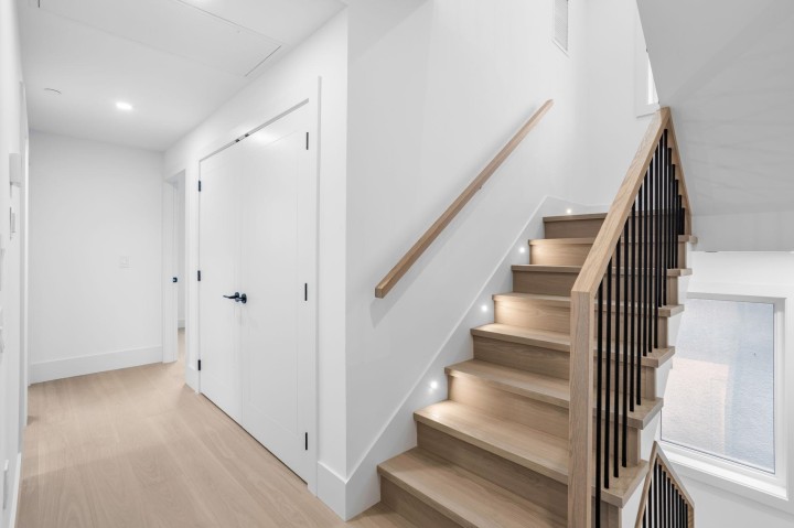 Photo 11 at 2 - 3275 Graveley Street, Renfrew VE, Vancouver East