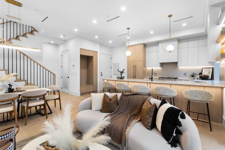 Photo 4 at 2 - 3275 Graveley Street, Renfrew VE, Vancouver East