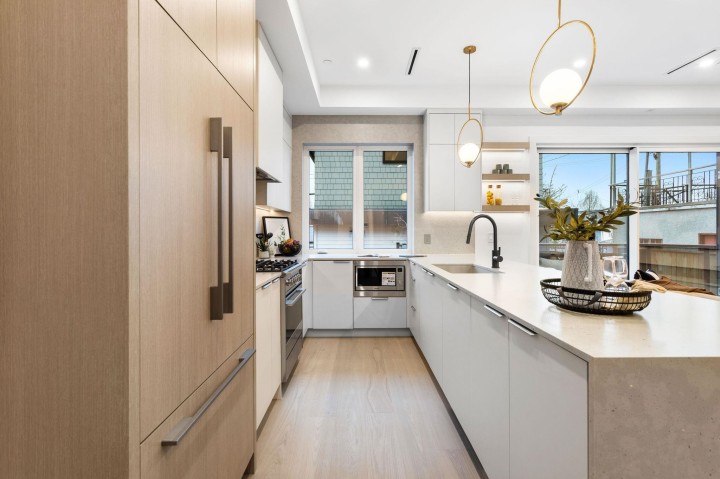 Photo 8 at 2 - 3275 Graveley Street, Renfrew VE, Vancouver East