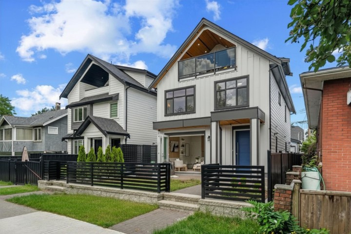 Photo 2 at 2371 Adanac Street, Hastings, Vancouver East