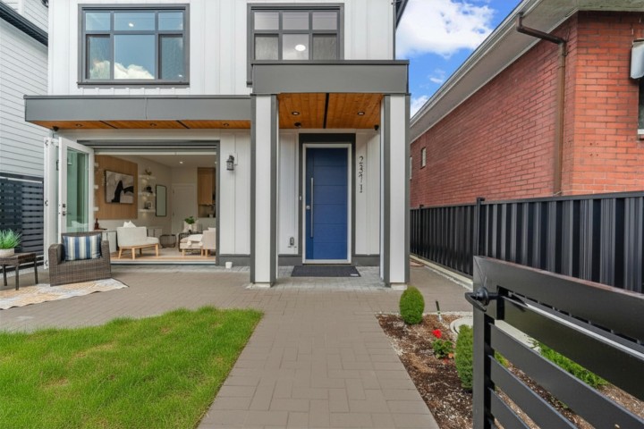 Photo 3 at 2371 Adanac Street, Hastings, Vancouver East