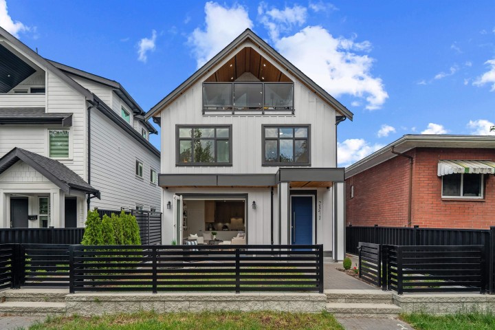 Photo 1 at 2371 Adanac Street, Hastings, Vancouver East