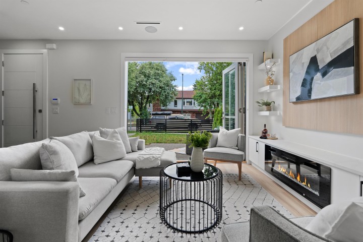Photo 4 at 2371 Adanac Street, Hastings, Vancouver East