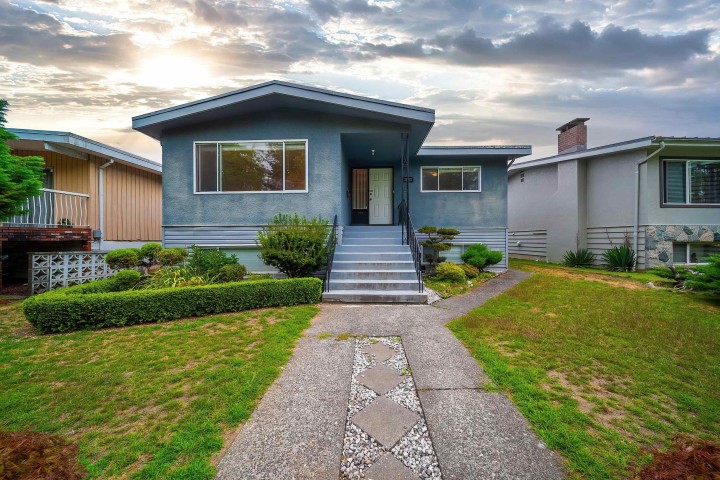 Photo 1 at 3063 Rosemont Drive, Fraserview VE, Vancouver East