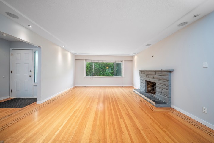 Photo 5 at 3063 Rosemont Drive, Fraserview VE, Vancouver East