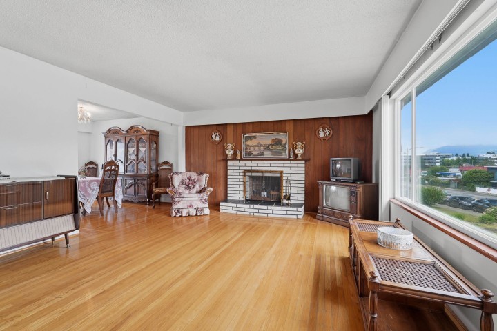 Photo 7 at 3063 Renfrew Street, Renfrew Heights, Vancouver East