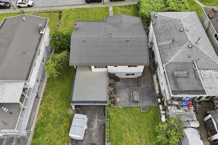 Photo 5 at 3063 Renfrew Street, Renfrew Heights, Vancouver East