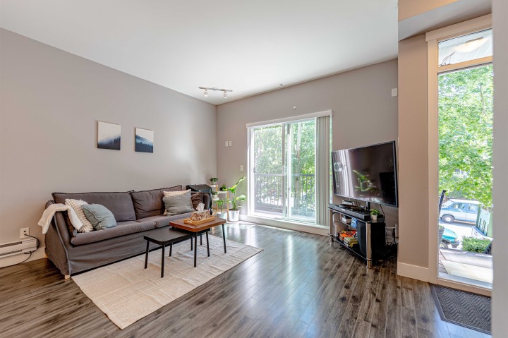 Photo 2 at 205 - 2263 Triumph Street, Hastings, Vancouver East