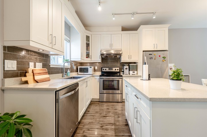 Photo 12 at 205 - 2263 Triumph Street, Hastings, Vancouver East