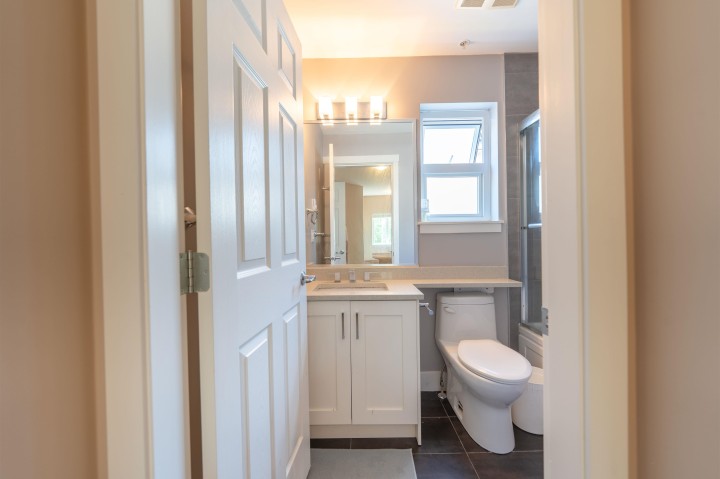 Photo 26 at 205 - 2263 Triumph Street, Hastings, Vancouver East