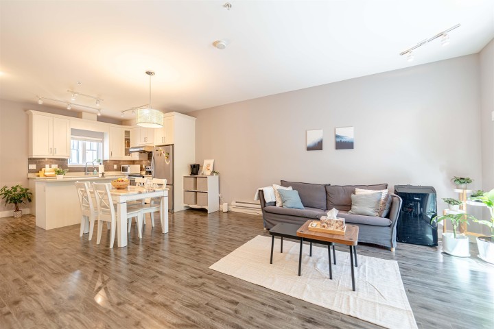 Photo 1 at 205 - 2263 Triumph Street, Hastings, Vancouver East
