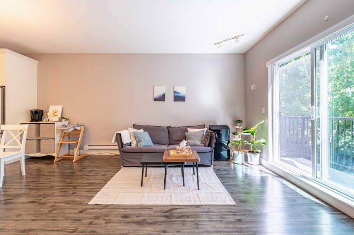 Photo 5 at 205 - 2263 Triumph Street, Hastings, Vancouver East
