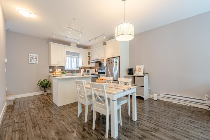 Photo 10 at 205 - 2263 Triumph Street, Hastings, Vancouver East