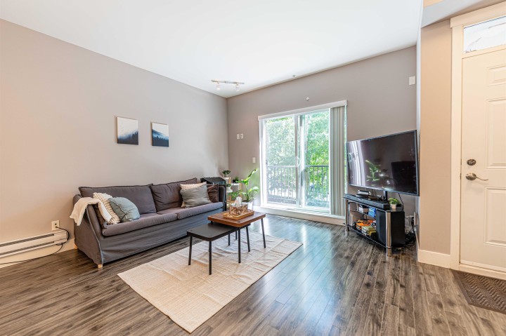 Photo 4 at 205 - 2263 Triumph Street, Hastings, Vancouver East