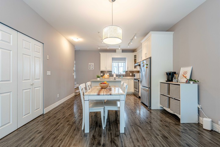 Photo 8 at 205 - 2263 Triumph Street, Hastings, Vancouver East