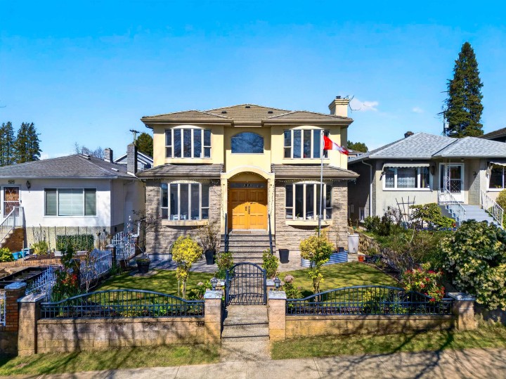 Photo 1 at 535 E 53rd Avenue, South Vancouver, Vancouver East