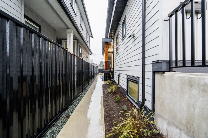 Photo 2 at 2 - 2753 Nanaimo Street, Grandview Woodland, Vancouver East