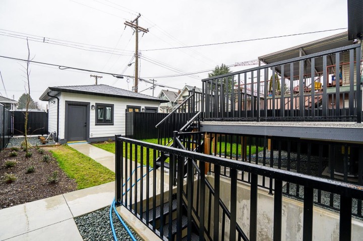 Photo 22 at 2 - 2753 Nanaimo Street, Grandview Woodland, Vancouver East