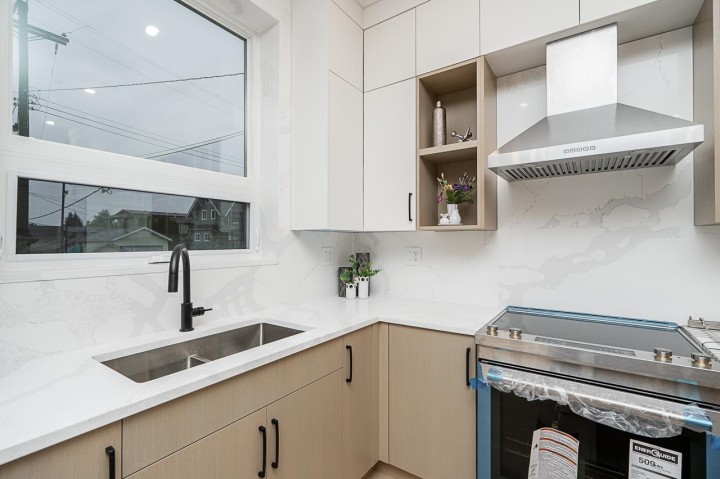 Photo 7 at 2 - 2753 Nanaimo Street, Grandview Woodland, Vancouver East