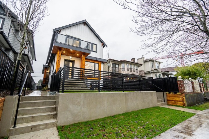 Photo 1 at 2 - 2753 Nanaimo Street, Grandview Woodland, Vancouver East