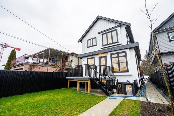 Photo 24 at 2 - 2753 Nanaimo Street, Grandview Woodland, Vancouver East