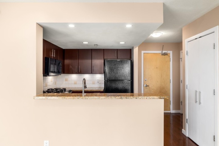 Photo 4 at 803 - 120 Milross Avenue, Downtown VE, Vancouver East