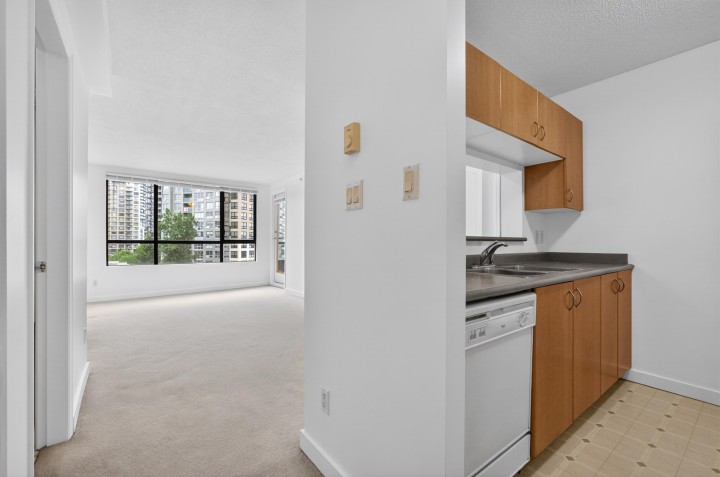 Photo 7 at 702 - 5288 Melbourne Street, Collingwood VE, Vancouver East